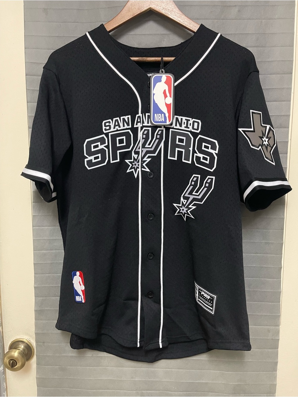 PRO STANDARD NBA SAN ANTONIO SPURS CLASSIC MEN'S MESH BUTTON DOWN JERSEY SMALL
